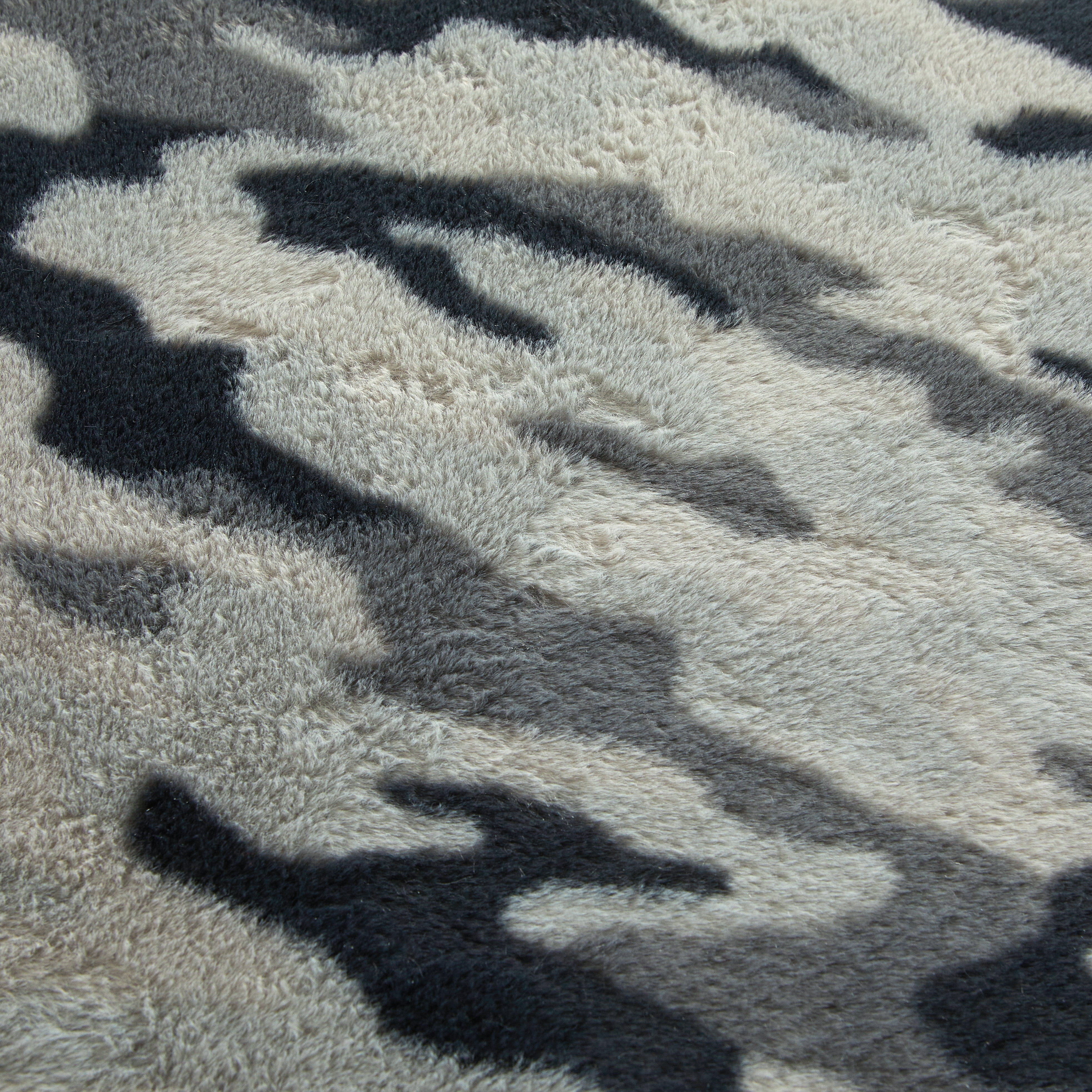 Mainstays Black & Grey Camouflage Rug For Adults, 30"x46"