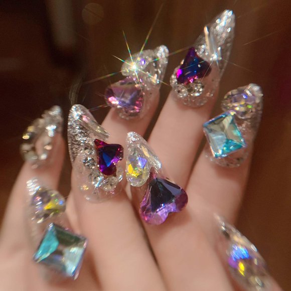 Uñas postizas adhesivas Almond QQPPOLIU estilo stiletto mediano con pedrería