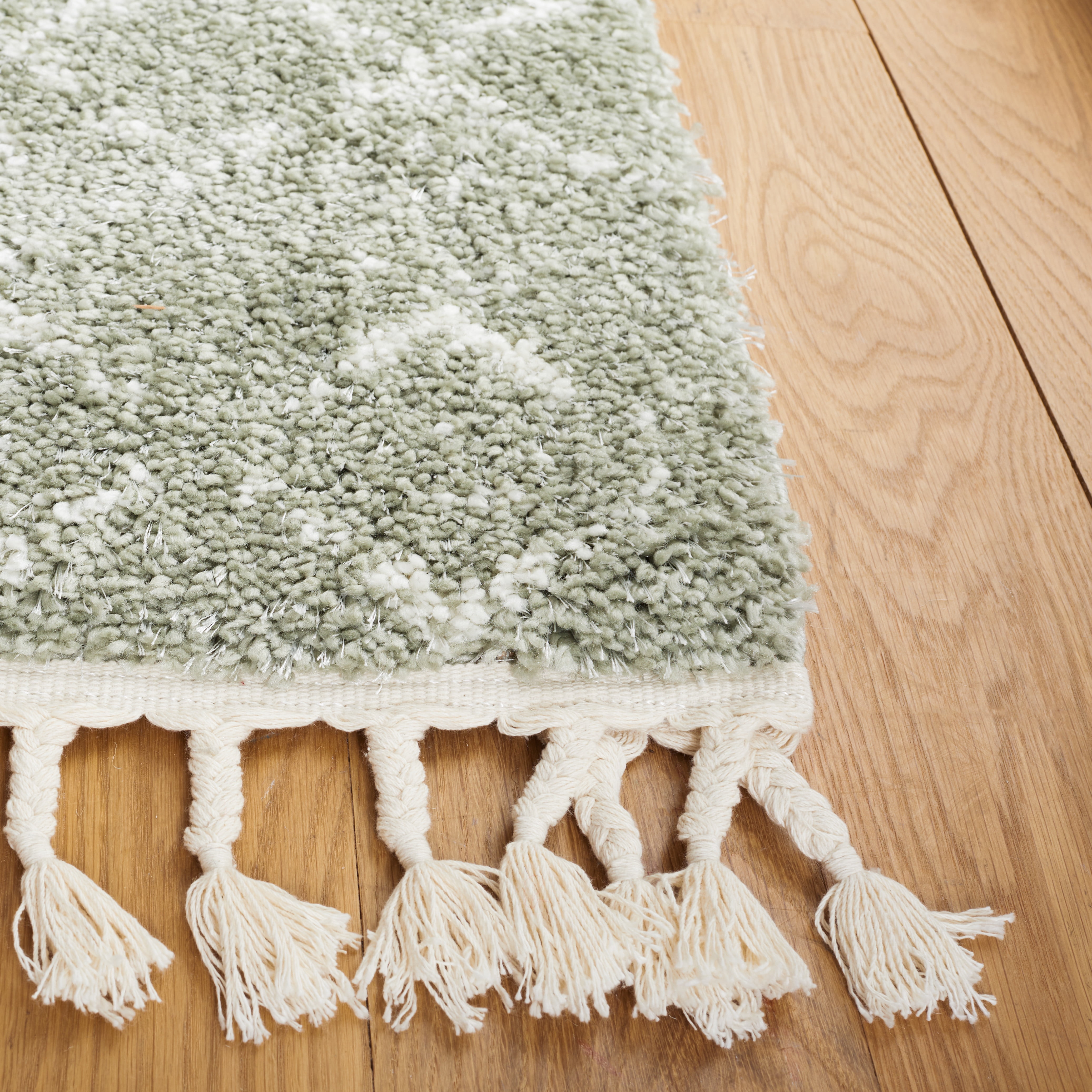 SAFAVIEH Berber Fringe Vinal Aztec Shag Area Rug, Sage/Ivory, 5'3" x 7'6"