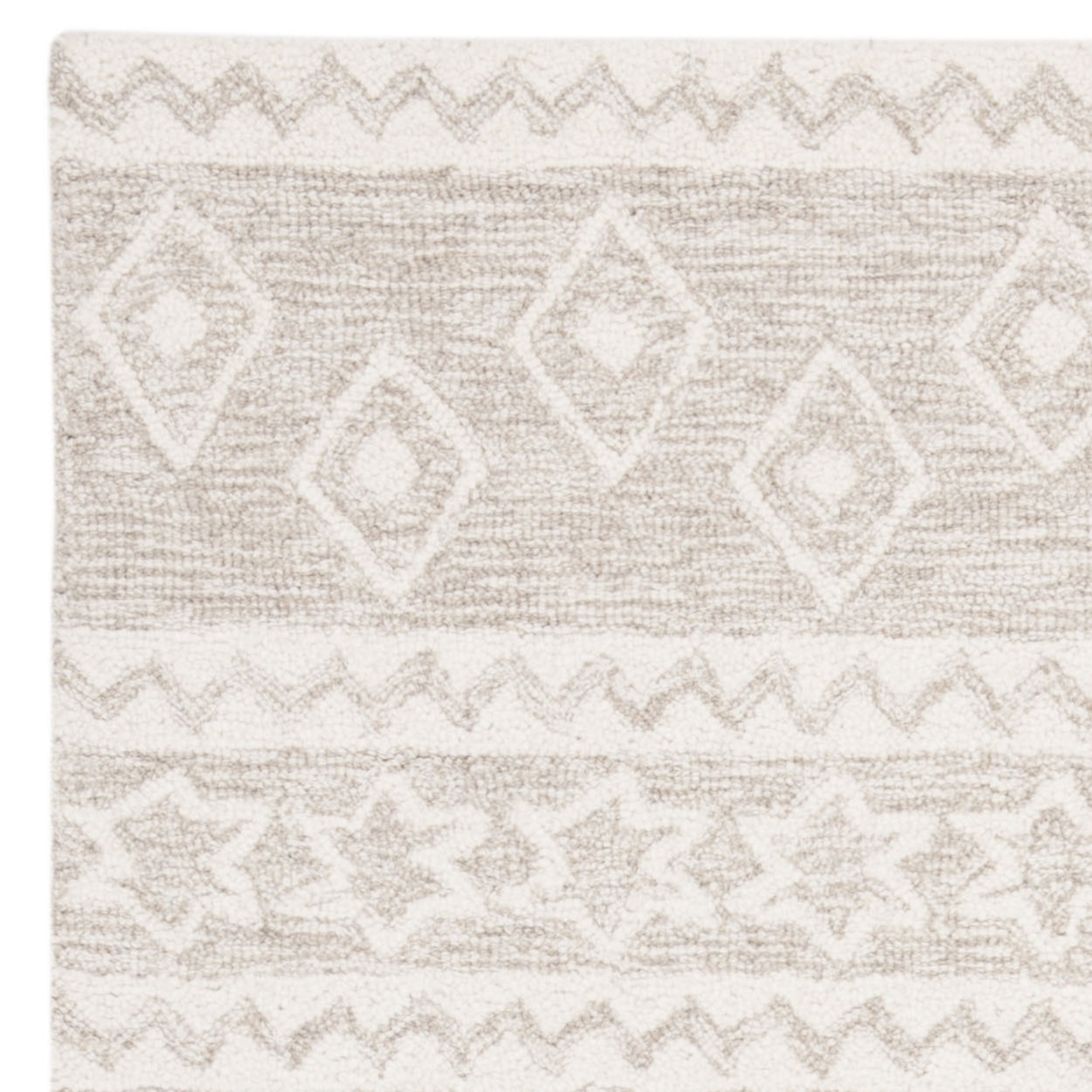 SAFAVIEH Micro-Loop Regis Geometric Aztec Wool Area Rug, Beige/Ivory, 4' x 6'