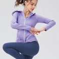 thumbnail image 3 of Chaqueta deportiva con capucha para mujer, bolsillos con cremallera completa y corte ajustado., 3 of 8