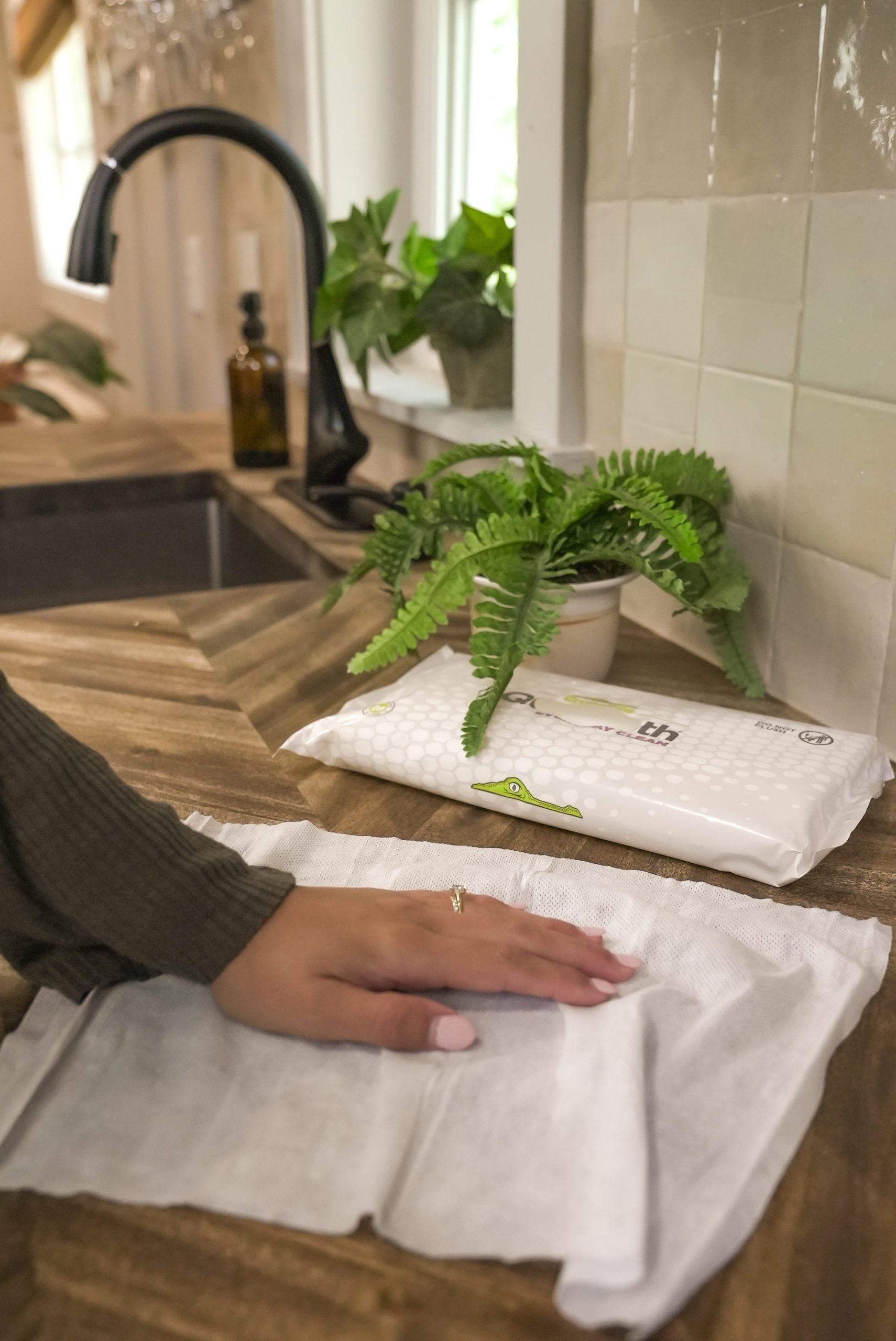 Quikcloth® Everyday Clean Plant-Based Cleaning Wipes – Parent Tested & Approved with Gentle, Plastic-Free, Safe for Hands & Home Surfaces