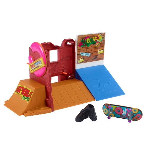 Hot Wheels Skate Donut Shop Park with Tony Hawk Fingerboard & Pair of Shoes, Length: 10 in
