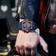 thumbnail image 3 of Reloj de estilo deportivo de pista, reloj de barril de vino para hombre, reloj de espejo curvo hueco para hombre, 3 of 5