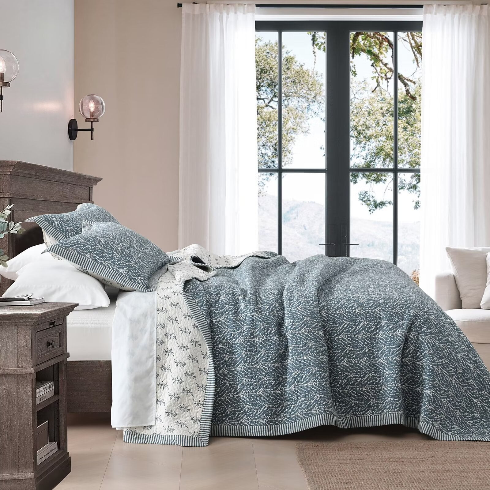 SahSahCasa Botanical Quilts Queen Size, 100% Cotton Queen Comforter Set for Bed, Reversible Lightweight Quilted Bedspread, Floral Quilt Bedding Set All Season, Grayish Blue/White, 3 Pieces