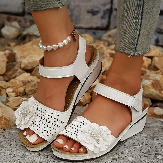 Latrodar Sandales Compensées pour Femmes Sandales Femmes Rétro Confortables Extensibles Sandales à Fleurs Boucle Bout Rond Chaussures d'Été Talon Plat (0 Pouces-1) Larges Sandales Unies pour Dame Fête Cadeaux de la Saint-Valentin