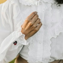 WHAMVOX 2pcs Heart Shape Cufflinks with Rhinestone for Women Fashionable Shirt Studs and Metal Cufflinks with Rhinestone Embellished Alloy Buttons