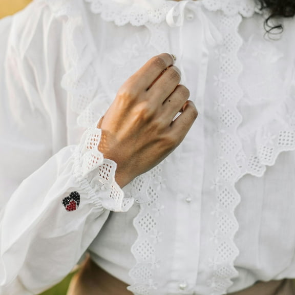 WHAMVOX 2pcs Heart Shape Cufflinks with Rhinestone for Women Fashionable Shirt Studs and Metal Cufflinks with Rhinestone Embellished Alloy Buttons