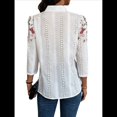 thumbnail image 3 of Blusa Informal con Cuello de Banda, Mangas Abullonadas 3/4 y Bordado Floral con Ojales para Mujer Rojo M, 3 of 7