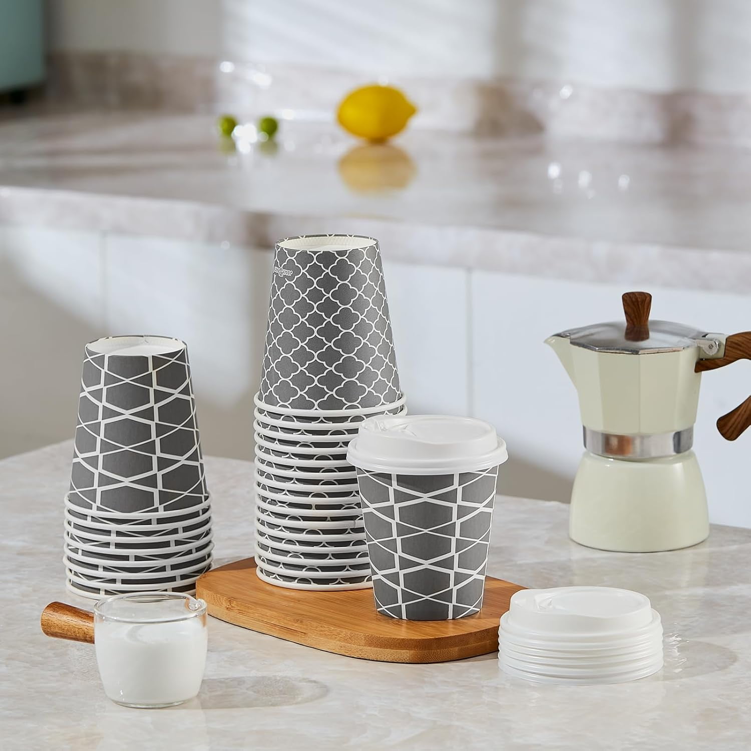 Disposable coffee cup with lid, suitable for beverage, espresso, and tea cups, suitable for use in cafes, offices, and homes