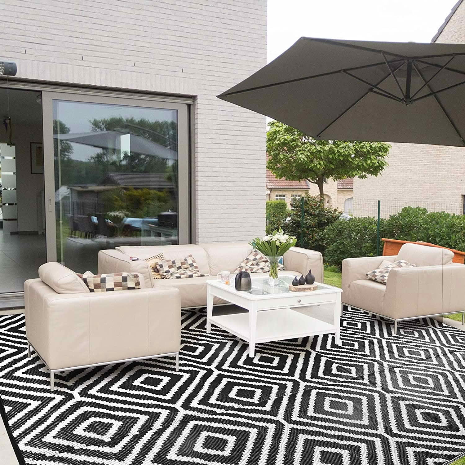 MAYEERTY 9x12 FT Plastic Straw Outdoor Patio Rug, Reversible Diamond Pattern Floor Mat Black and White, Waterproof UV Resistant Large RV Rug for Backyard Deck Beach Camping Picnic Trailer
