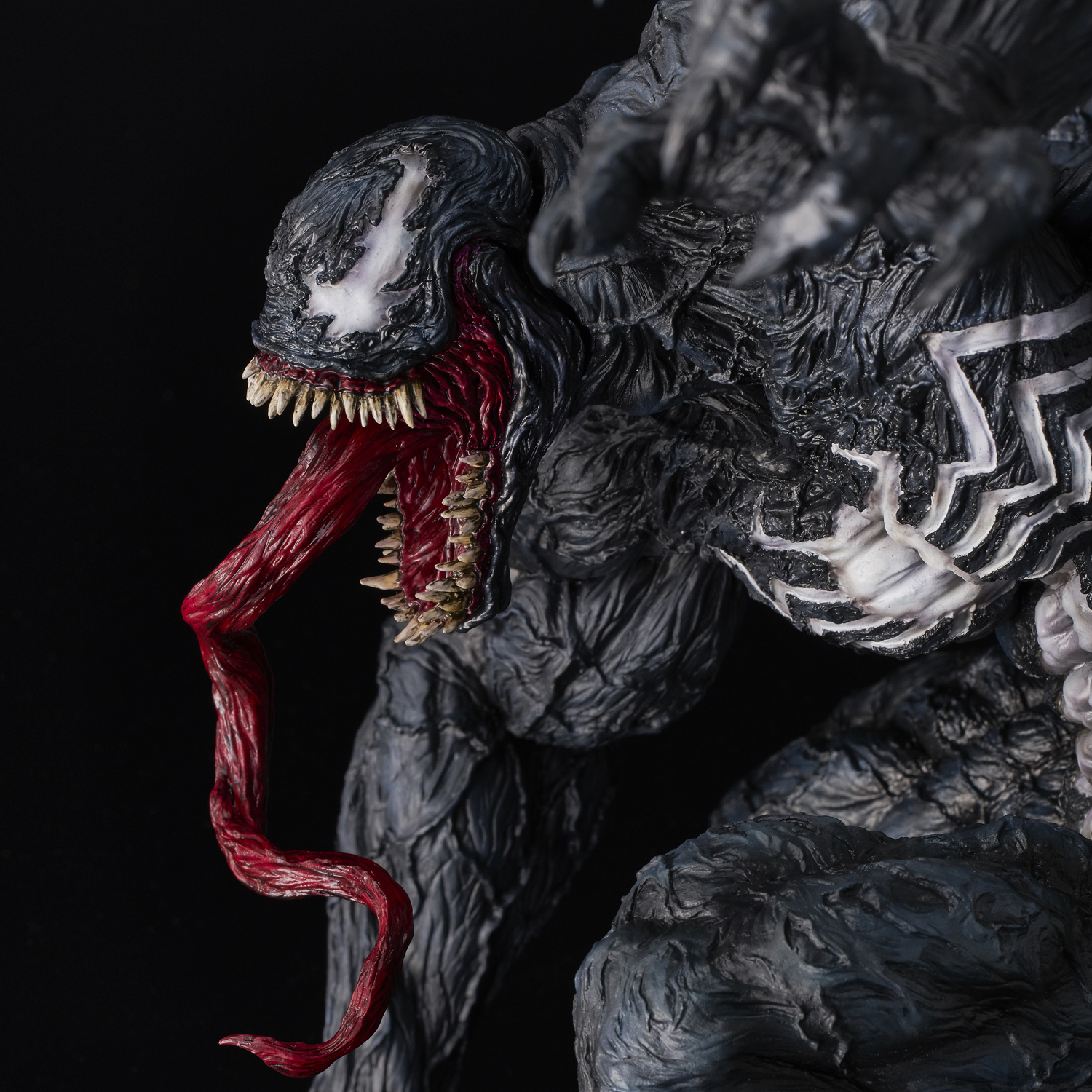 Sentinel - Marvel - Sofbinal - Venom 1.5 with Display Base Vinyl Figure,  Sen-Ti-Nel, Gifts - Walmart.com