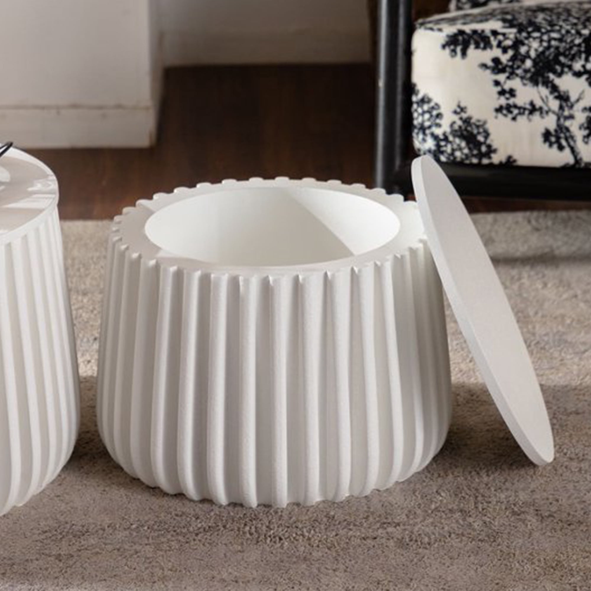 Leumius White Round Storage Table Set with Lift-Off Lid, Nesting Design, Elegant Curved-Edge Shape for Living Room Apartment