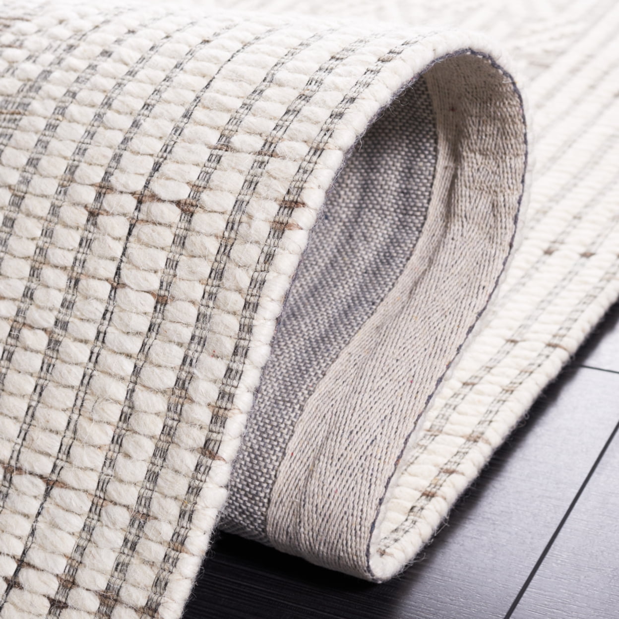 SAFAVIEH Marbella Alease Bordered Area Rug, Ivory/Beige, 4' x 6'