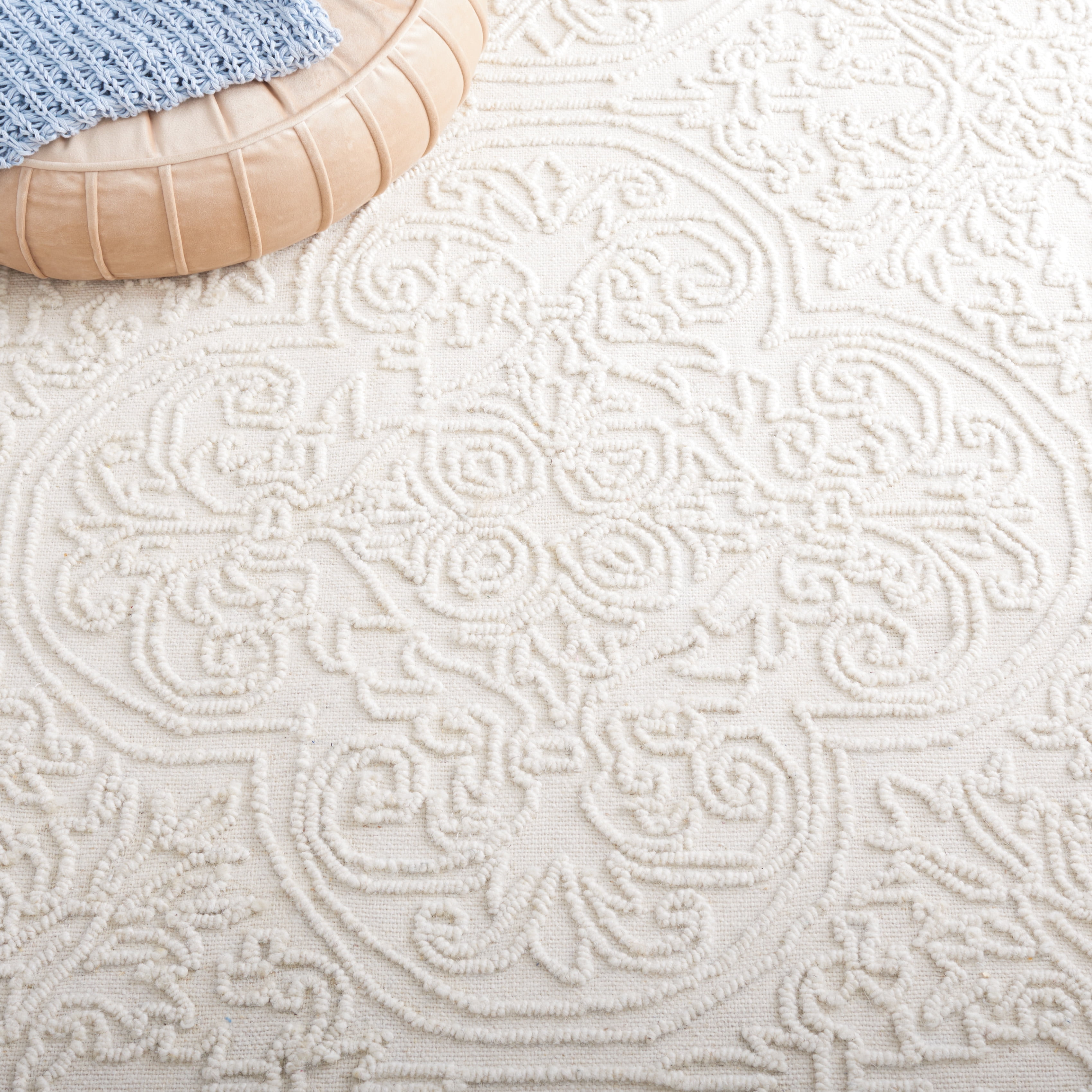 SAFAVIEH Martha Stewart Trace Floral Area Rug, Ivory, 4' x 4' Round