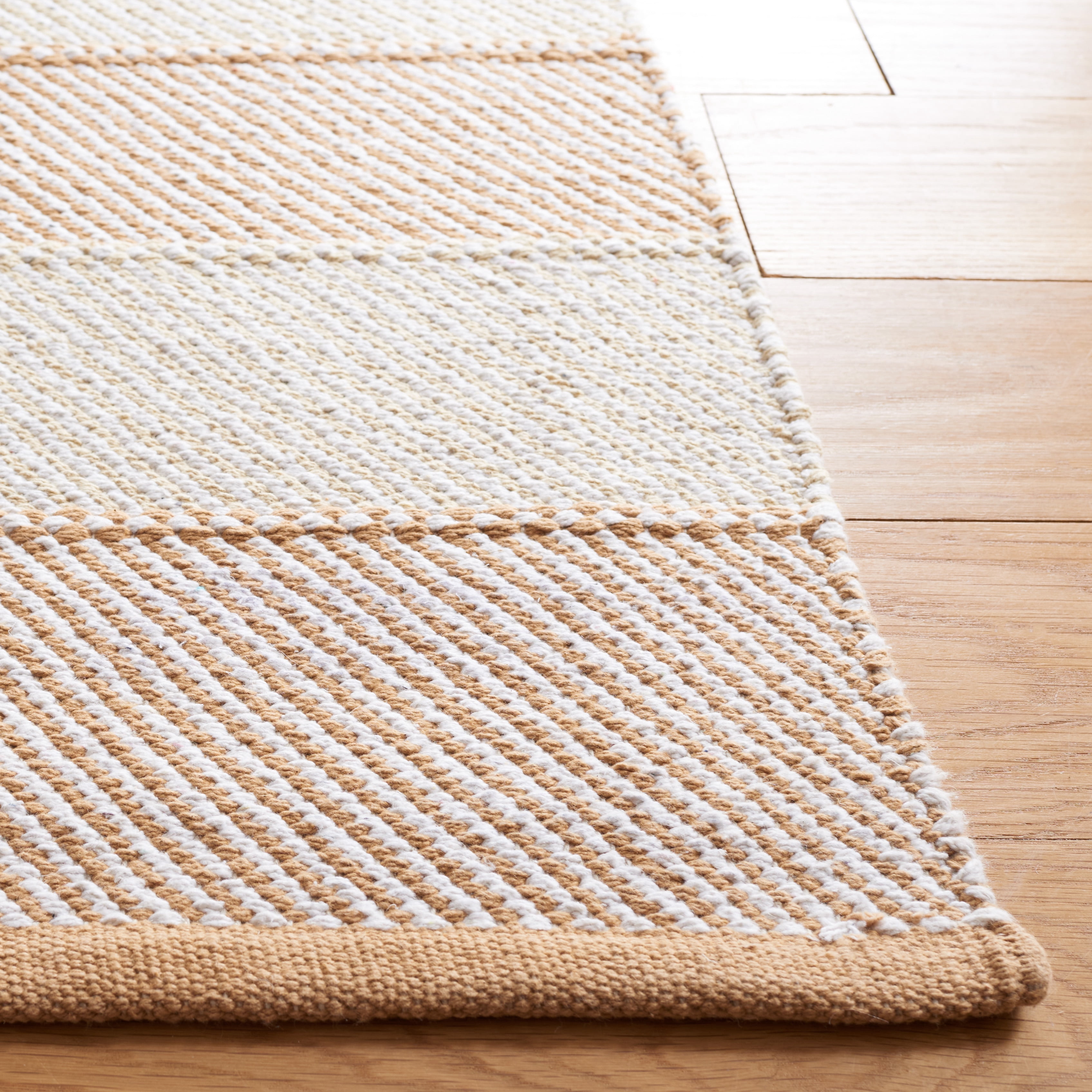 SAFAVIEH Striped Kilim Yadira Striped Cotton Area Rug, Beige/Gold, 5' x 8'