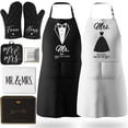 thumbnail image 1 of Juego de delantales Mr and Mrs para parejas con guantes de cocina y soporte para ollas, 1 of 7