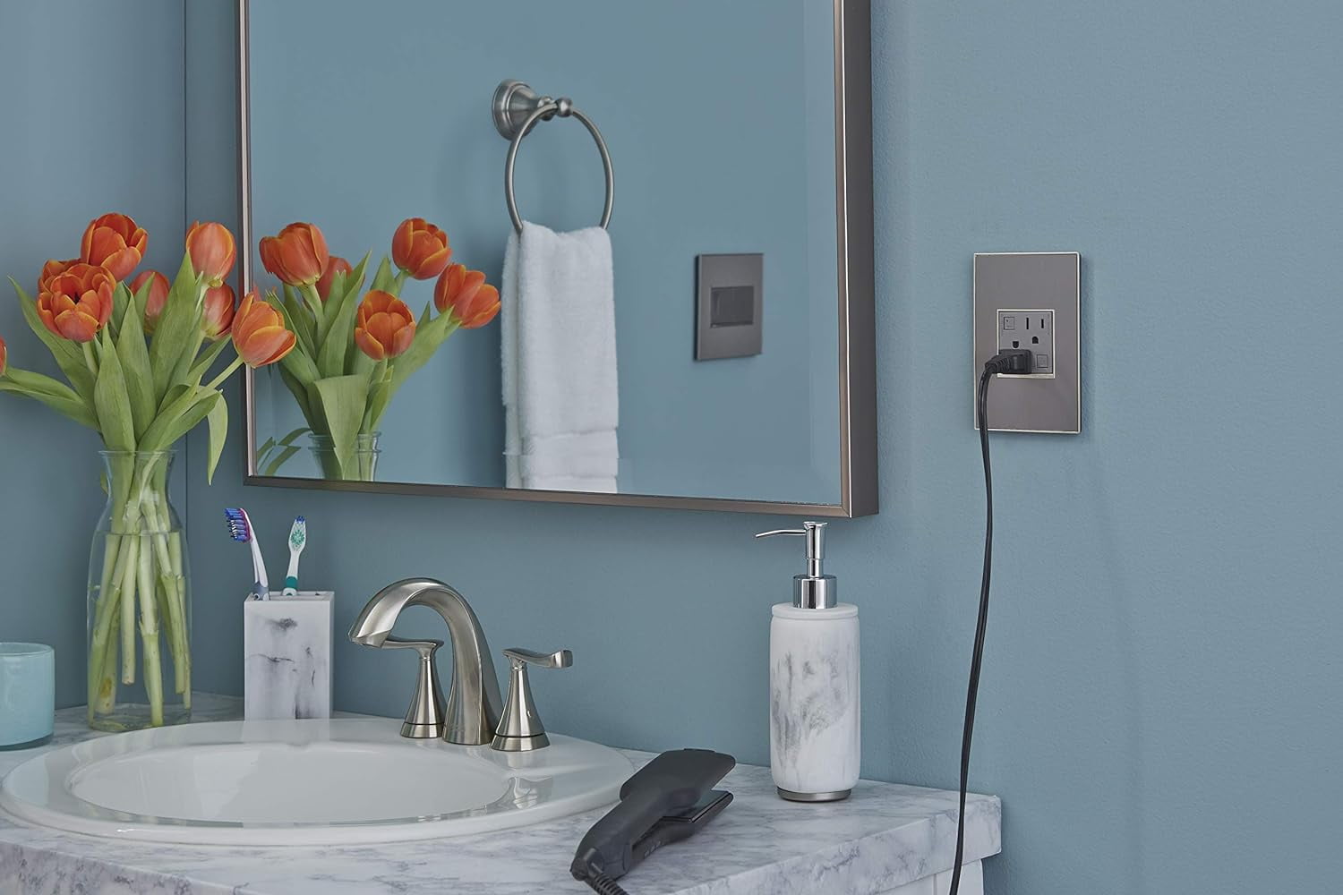 Legrand adorne 15A GFCI Tamper-Resistant Outlet with Matching Wall Plate (Magnesium Finish), AGFTR2152M4WP Standard Outlet with Wall Plate Magnesium