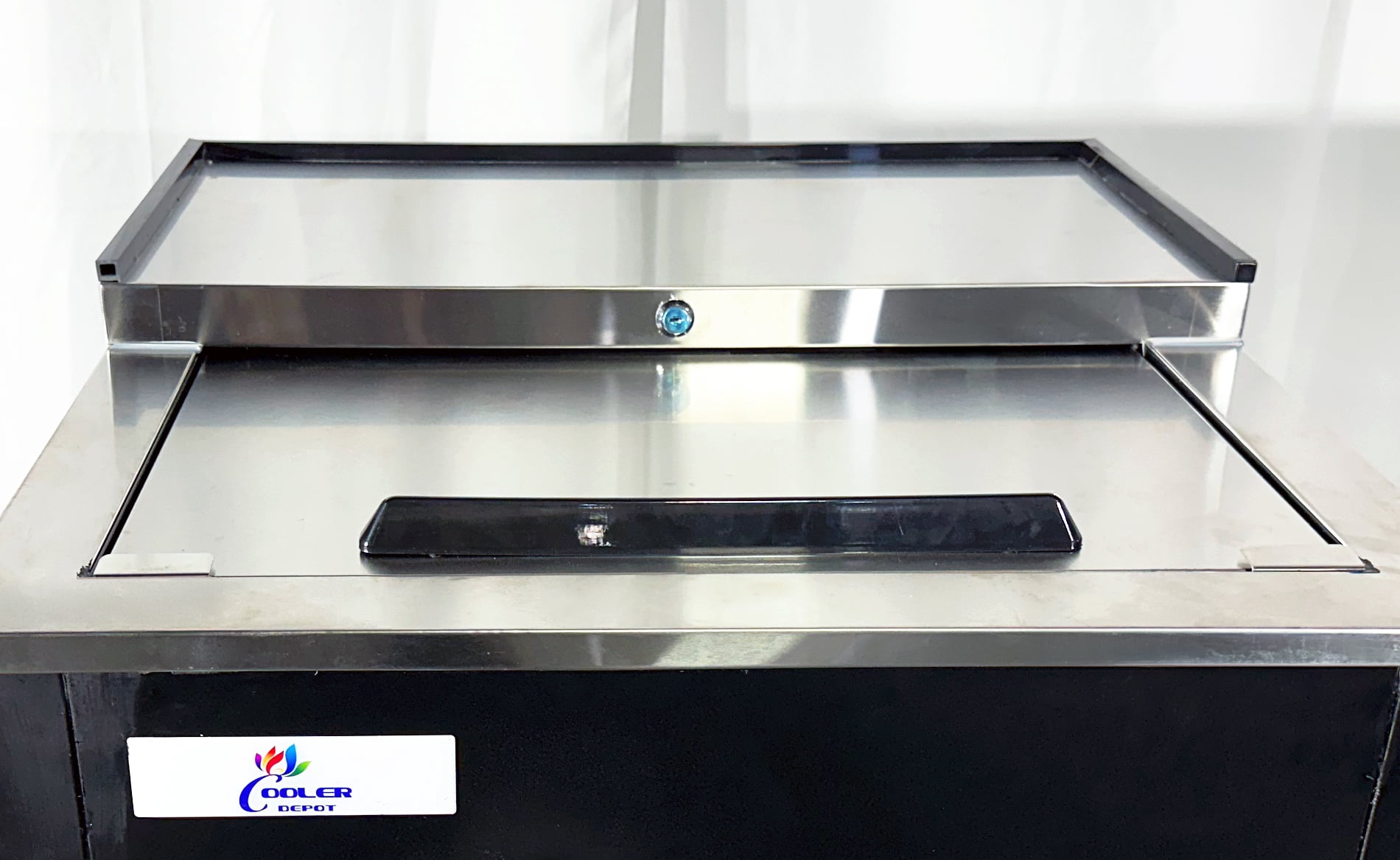 Commercial Glass Froster Freezer 26" Undercounter Bar Mug Chiller – 90 Mug Capacity, 0°F Cooling, R290 Refrigerant, 115V, Black Vinyl Exterior