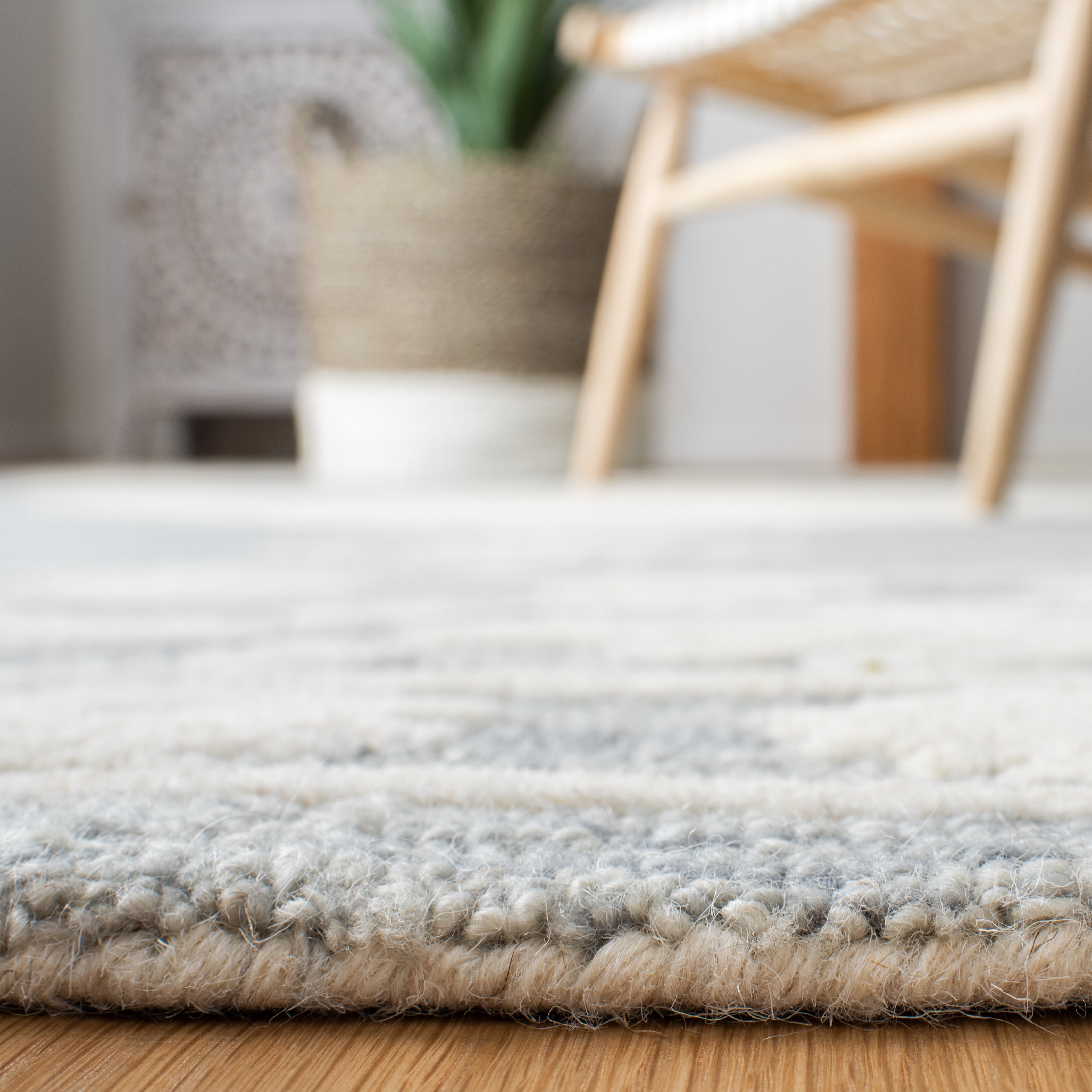 SAFAVIEH Aspen Kerry Geometric Area Rug, Light Grey/Ivory, 7' x 7' Square
