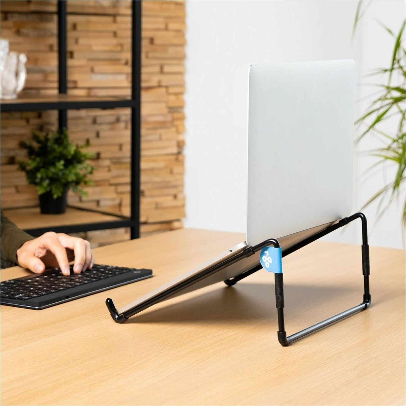 R-Go RGOSC015BL Steel Travel Laptop Stand - Black
