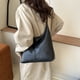 thumbnail image 4 of Bolso de hombro retro para mujeres, estilo de moda coreano 2025, bolso de axila elegante, bolso tote de moda para mujeres., 4 of 10