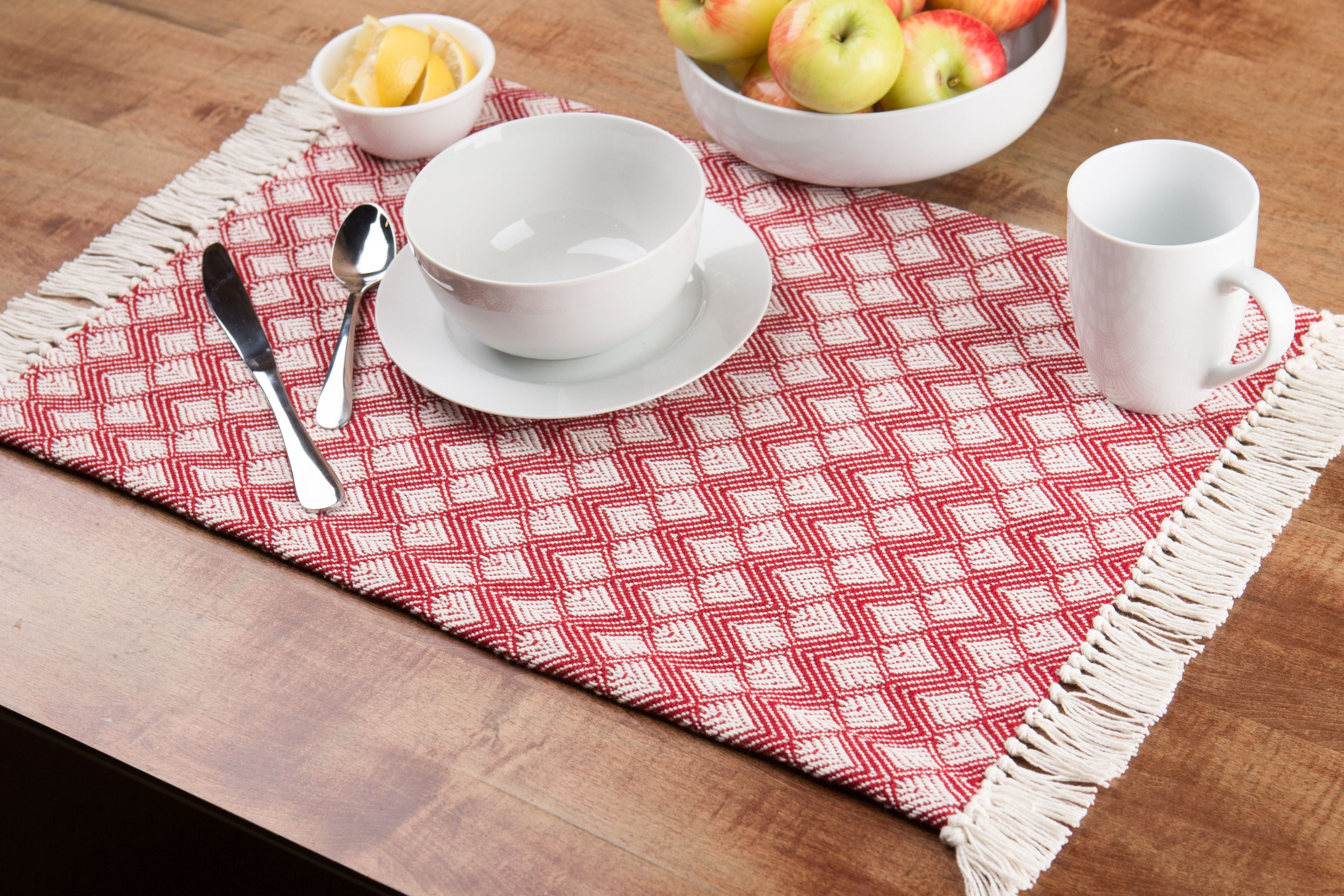 Sticky Toffee Cotton Woven Placemat Set with Fringe, Scalloped Diamond