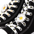 thumbnail image 2 of Abalorios para zapatos con margaritas a la moda, cordones para zapatillas, abalorios, regalo para niñas, decoración de zapatos, cordones de Metal DIY, hebillas, accesorios para zapatos, Italia Gao Jinjia LED, 2 of 2