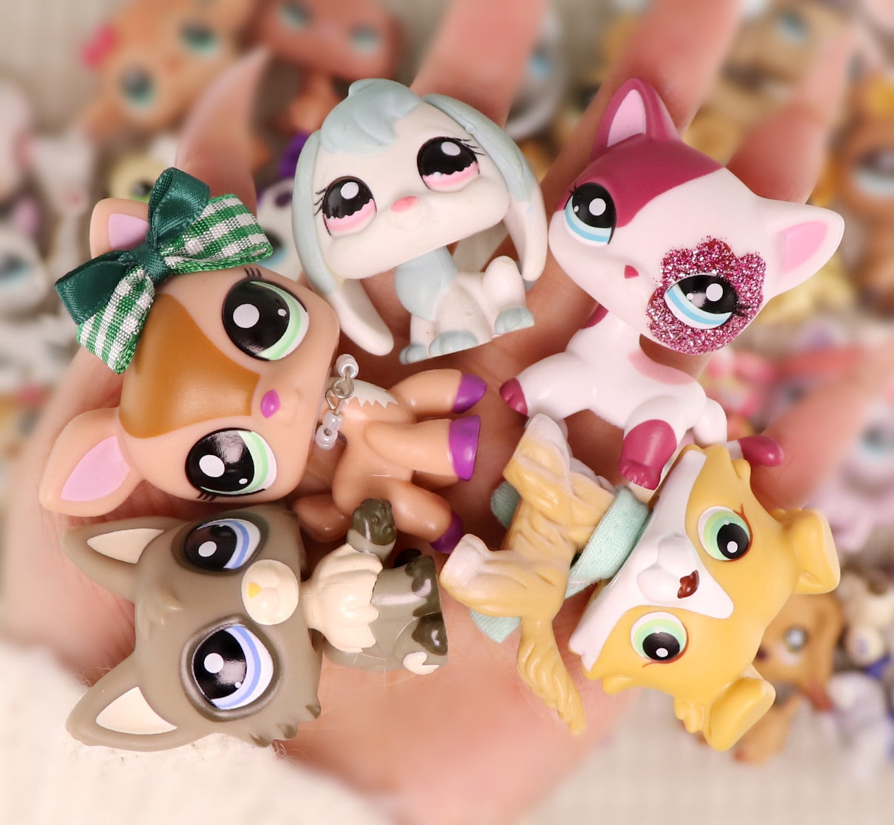 Minilpsshop 4 pcs Random lps Shorthair Cat Collie Dachshund Kitten Wolf Husky Cocker Spaniel Great Dane Fox Mini Pet Toys