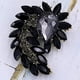 thumbnail image 1 of Broche de disfraz de hoja roja con diamantes de imitación en forma de marquesa, joyería en tono dorado envejecido ShuxiuWang 8390606549020, 1 of 1