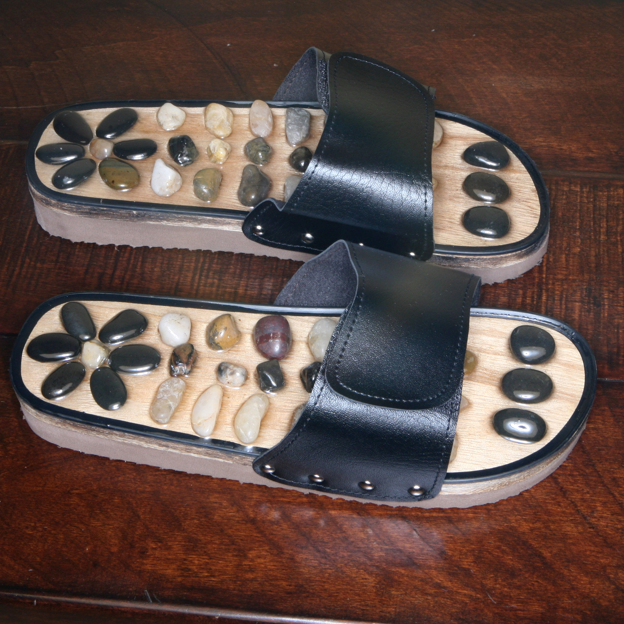 Deluxe Comfort Womens Natural Gem Stone Reflexology Sandals, Size 7 – Stunning Gem Stone And Bamboo – Memory Foam Sole – Stimulating and Detoxifying Massage – Foot Massager Sandals, Black