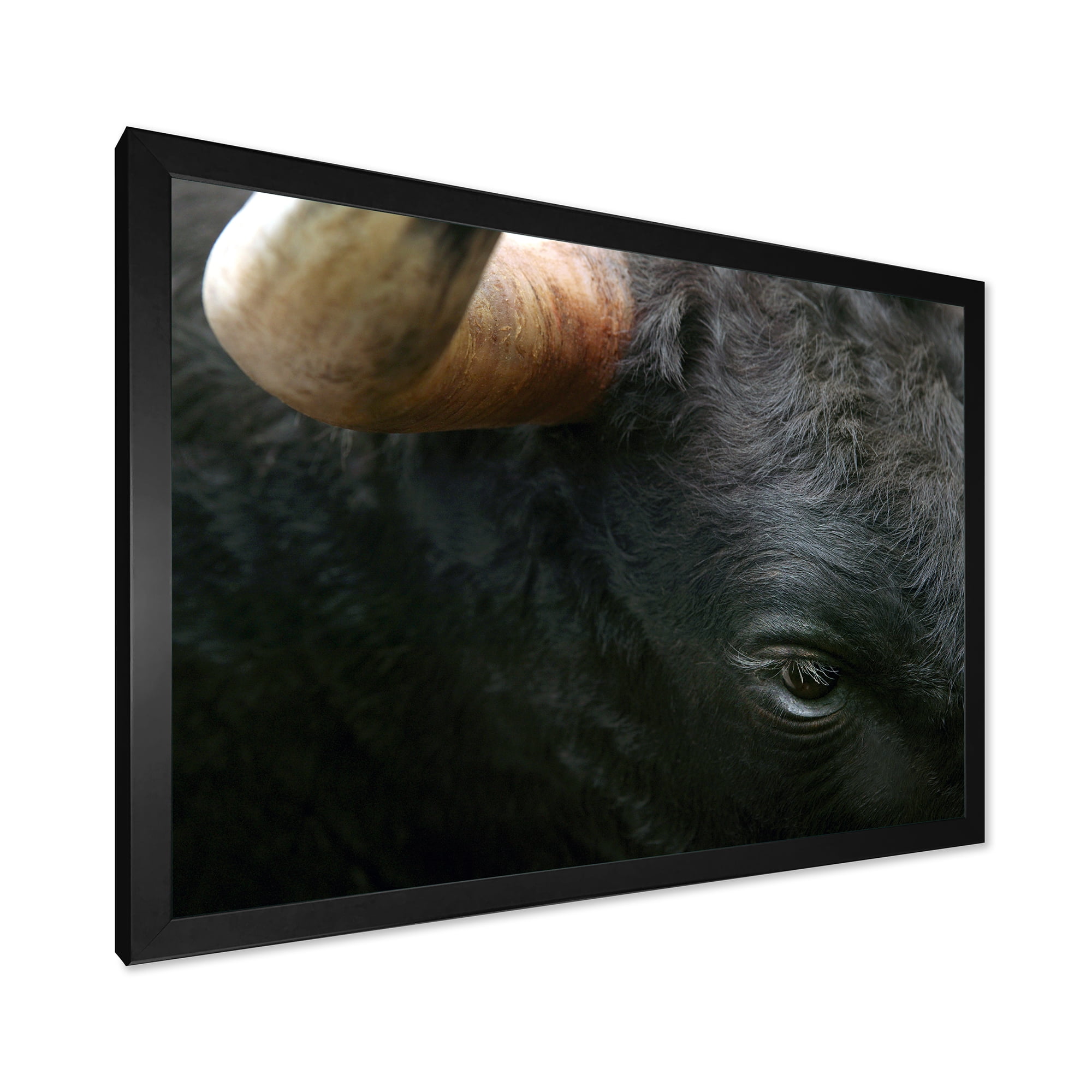 Designart 'Close-Up Of Eye Fighting Bull Head ' Farmhouse Framed Art Print