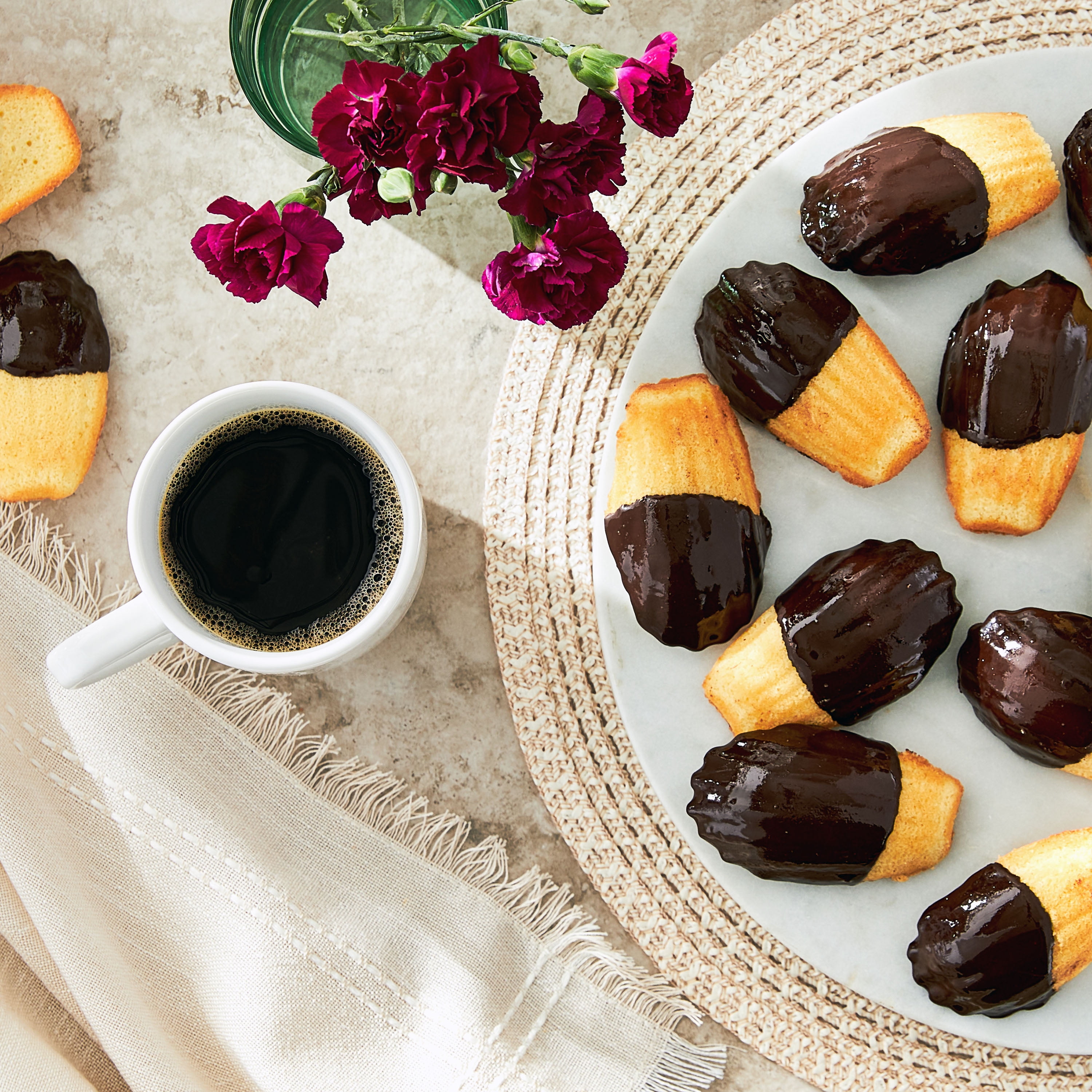 Freshness Guaranteed Chocolate Flavor Dipped Madeleines, 8.5 oz, 10 Count (Ready To Eat)