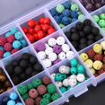 thumbnail image 1 of 410 piezas de piedras de roca de lava de cuentas de Chakra coloridas con caja para joyería DIY Likrtyny Piezas de repuesto para herramientas, 1 of 5