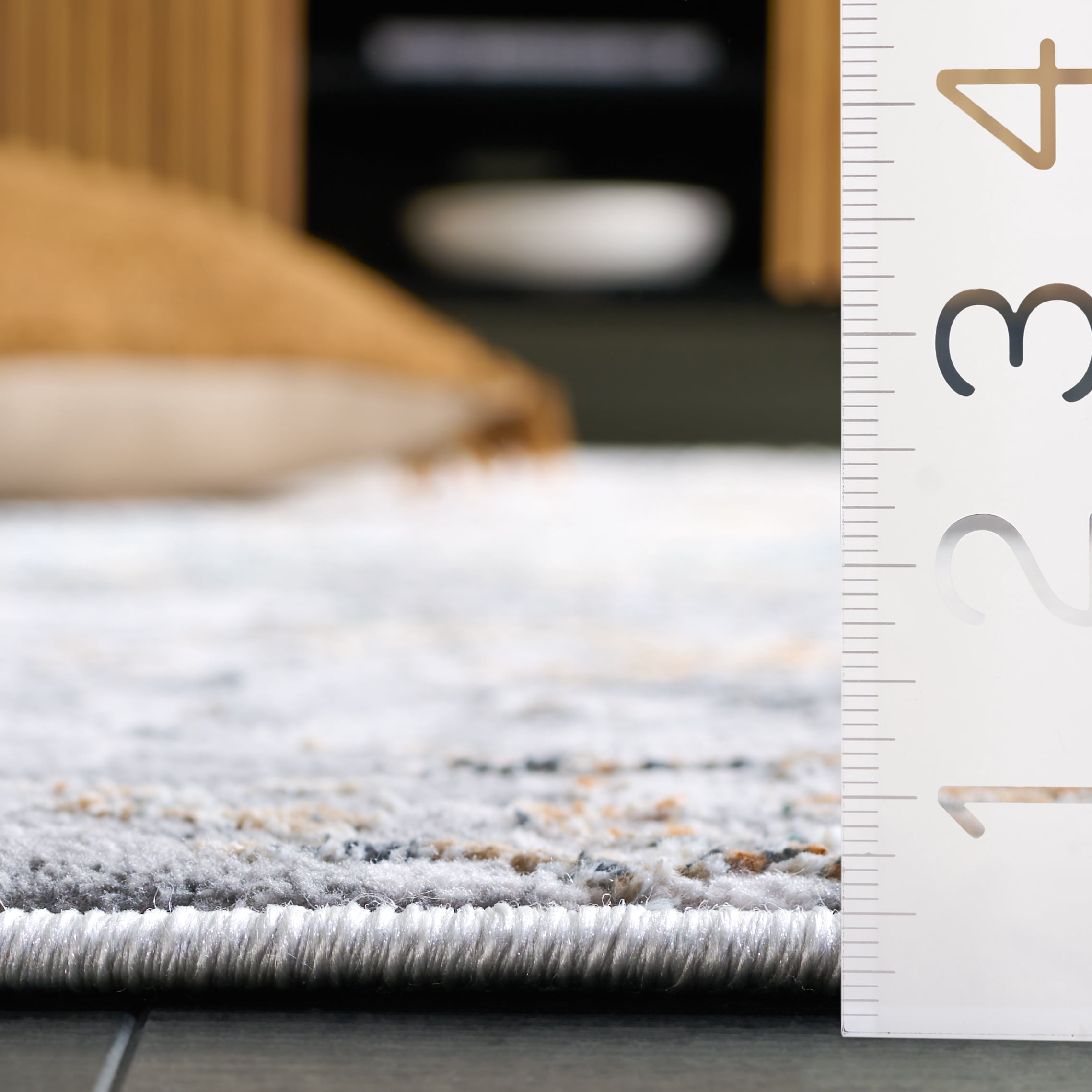 SAFAVIEH Alenia Johan Distressed Area Rug, Grey/Beige, 4' x 6'