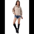 thumbnail image 2 of Camisa A Rayas con Botones, 3/4, Hombros Caídos, Corte Holgado, Dobladillo con Volantes, para Mujer Marrón M, 2 of 7