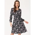 thumbnail image 3 of Vestido a media pierna con cuello en V y estampado floral con cintura fruncida Negros L, 3 of 6