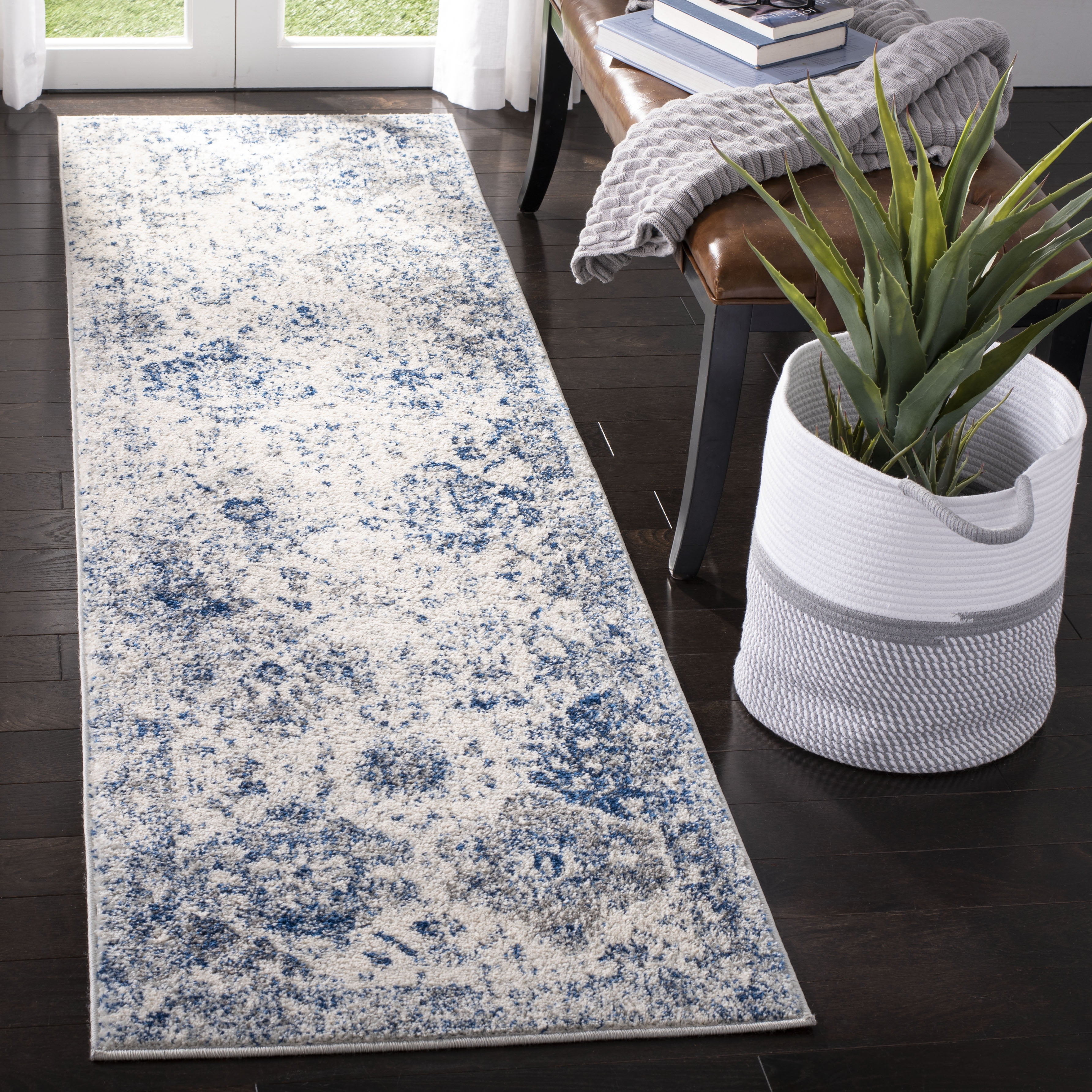 Safavieh Madison Judith Distressed Runner, White/Royal Blue, 2'3"x12