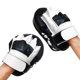 thumbnail image 3 of Guantes de entrenamiento para boxeo y artes marciales - Blanco y negro - Diseño ergonómico para Muay Thai y kickboxing, 3 of 7