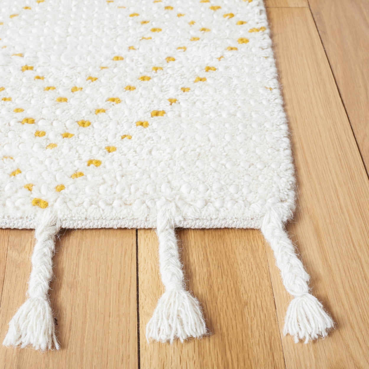 SAFAVIEH Casablanca Idella Diamond Area Rug, Ivory/Gold, 4' x 6'