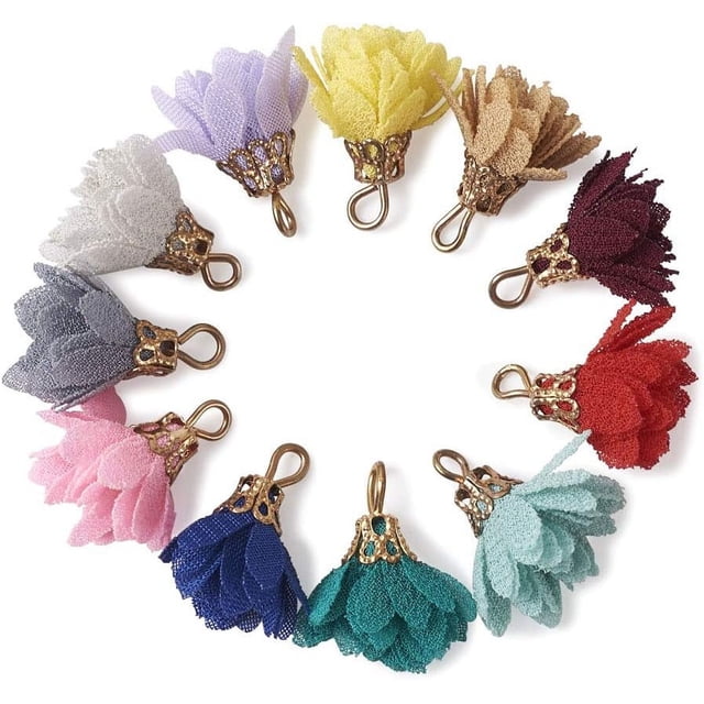 100 Uds. Dijes de flores de tela de colores mezclados al azar 17 ~ 18mm borla de pétalos de tela Floral con tapas de hierro llave pendiente pulsera collar