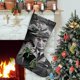 thumbnail image 1 of La Lista de Schindler Tema: Calcetines de Navidad, fino lino blanco para colgar en escaleras y chimenea, decoración navideña para el hogar, regalo de Navidad.54cm×38cm, 1 of 5