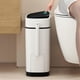 thumbnail image 2 of Bote de basura de baño Cateissary blanco con escobillero respetuoso con el medio ambiente 15L, 2 of 6