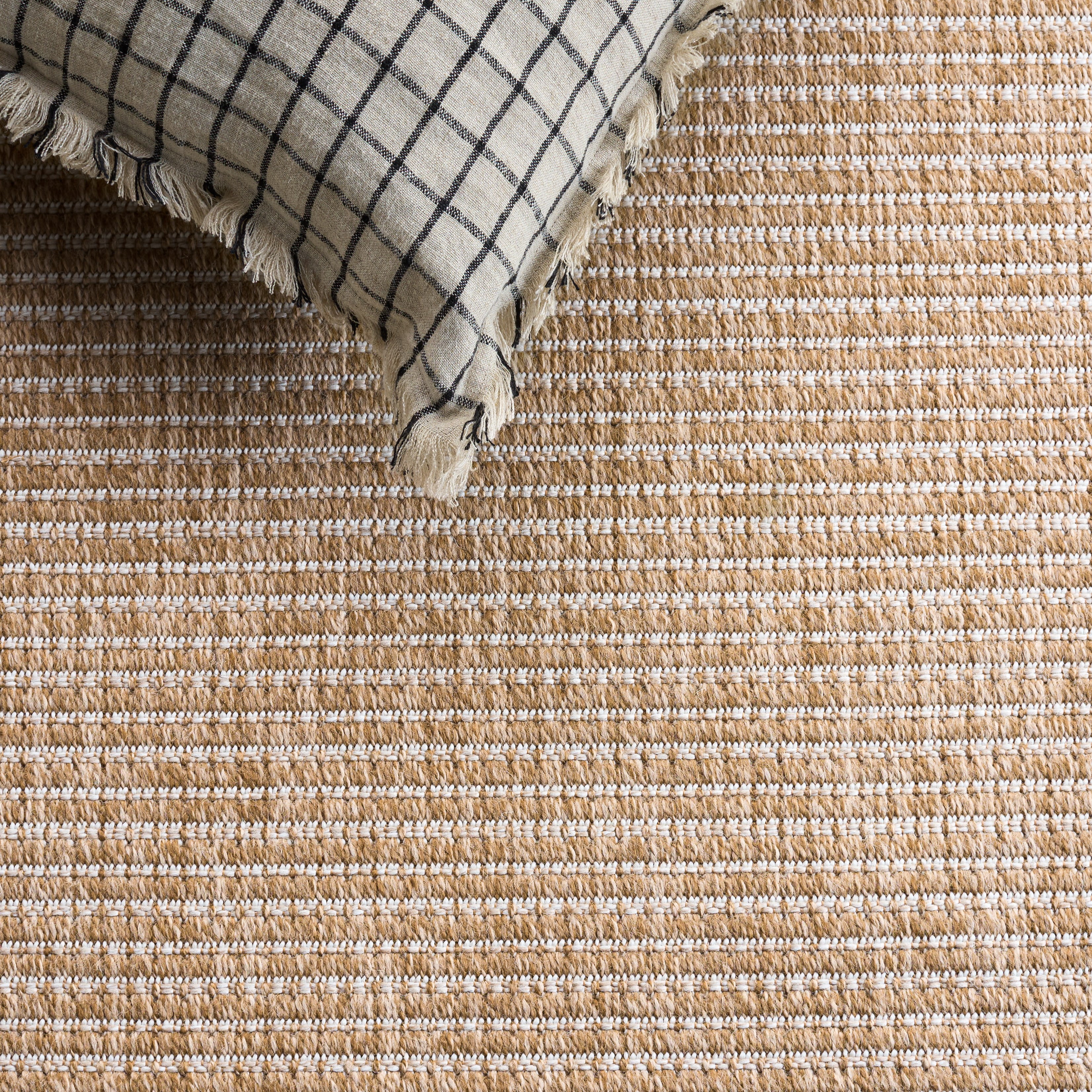 Safavieh Clayton Hervey Bordered Indoor/Outdoor Area Rug, Natural/Ivory, 5'3" x 7'6"