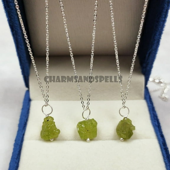 Raw peridot necklace Silver/Gold plated August birthstone necklace, 30th-60th birthday gifts, Women raw crystal sterling silver necklace