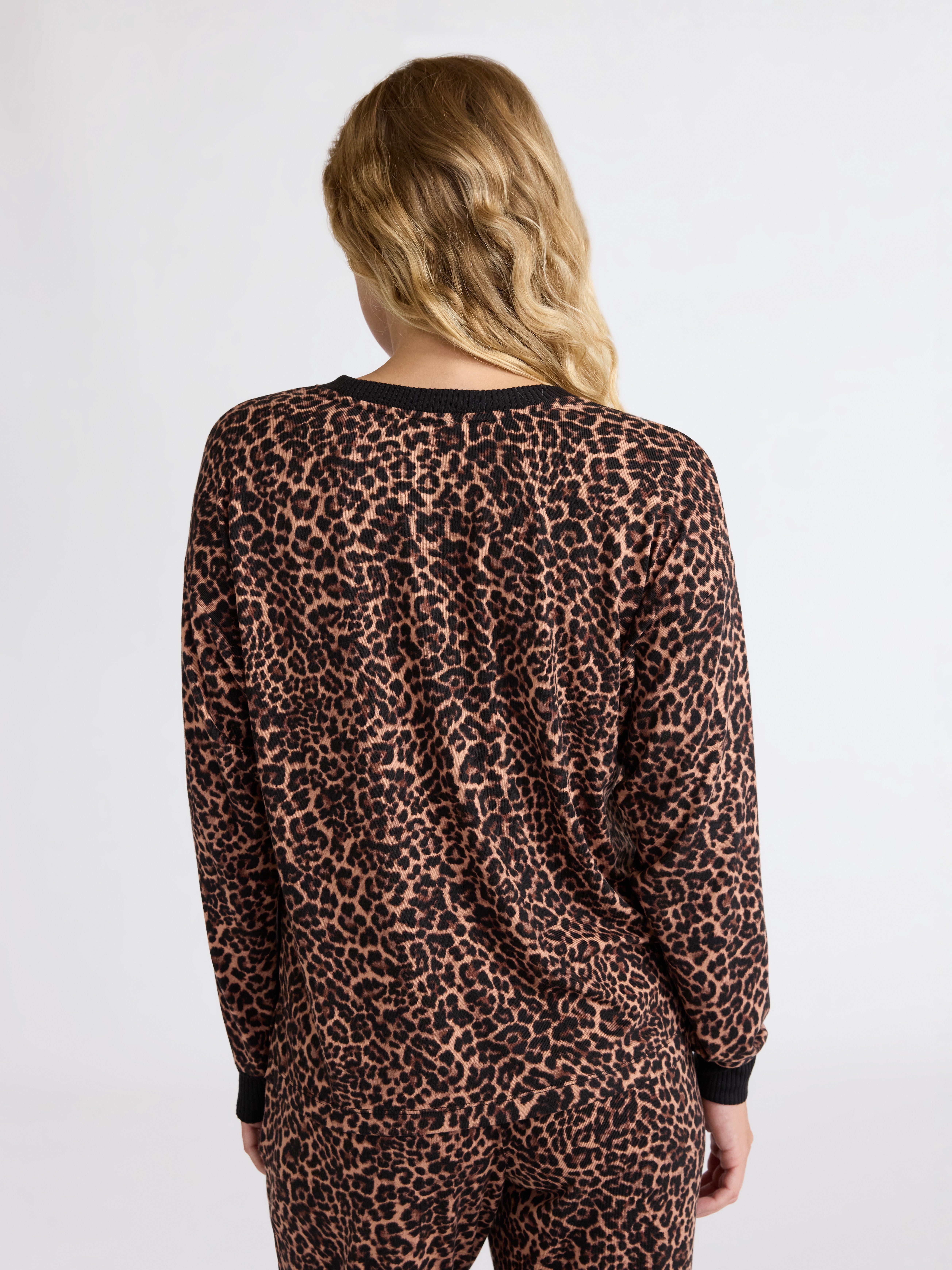 Joyspun Women's Cozy Lounge Collection Hacci Knit Sleep Top with Long Sleeves, Sizes XS-3X