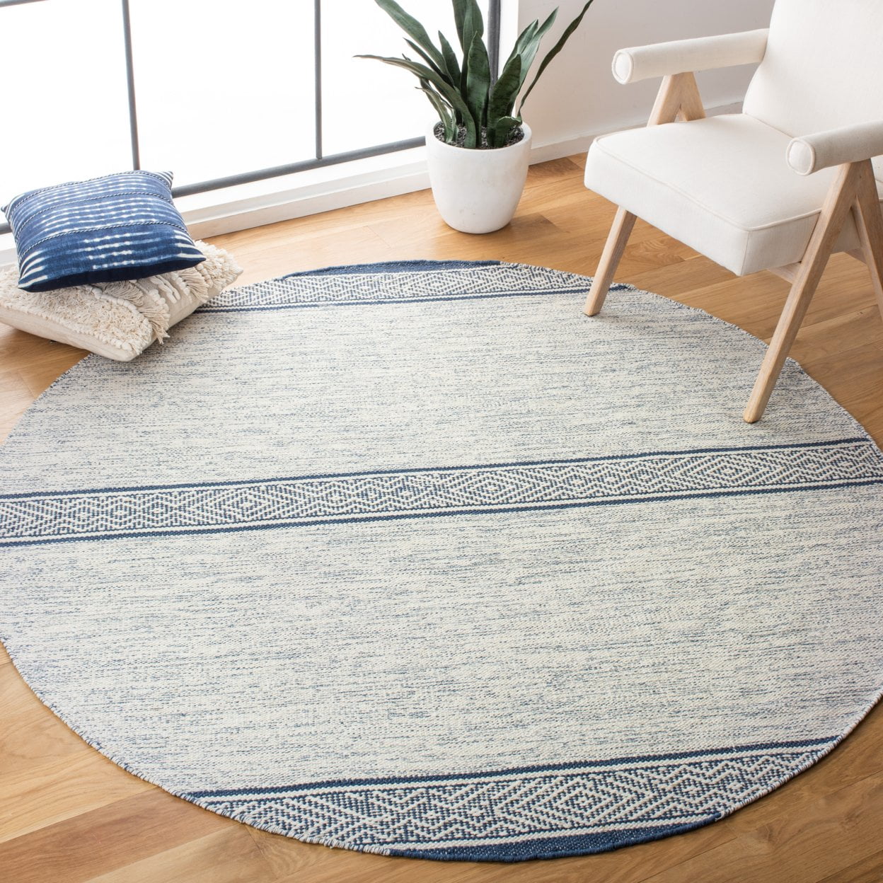 SAFAVIEH Montauk Zaman Diamond Cotton Area Rug, Ivory/Navy, 6' x 9'