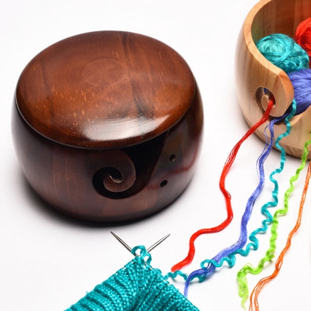 Cuenco de ganchillo de hilo Soledad con tapa de madera y agujeros tallados 15 cm x 8 cm