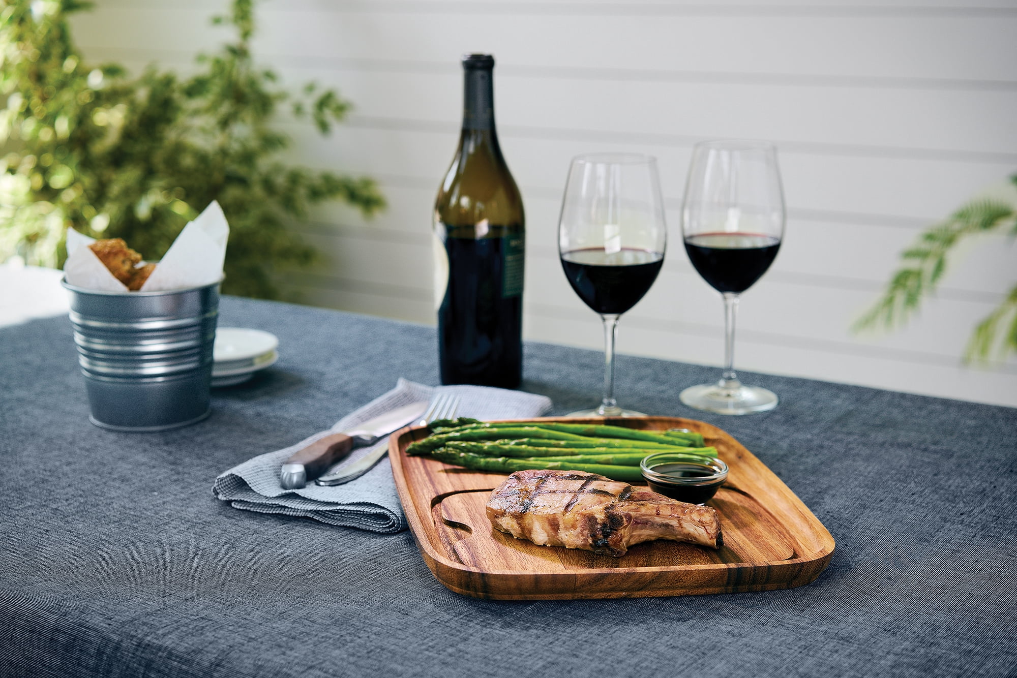 Ironwood Gourmet Fort Worth Steak Plate with Juice Channel, Acacia Wood, 11" x 13" x 0.75" Steak Cutting Board
