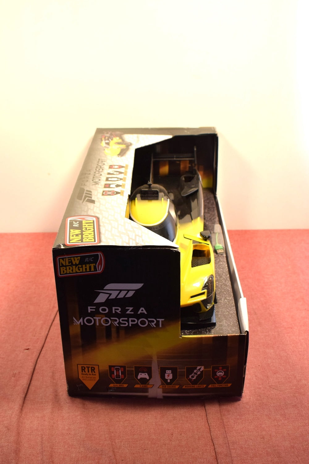 New Bright 1:8 Scale Radio Control Cadillac V-Series 4x4 Forza